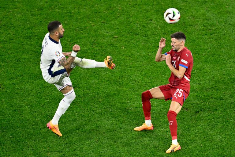 Imagen: Un poquito de Bellingham sirve a Inglaterra ante la aguerrida Serbia