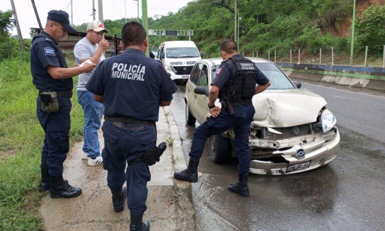 Imagen: Colectiva se ve involucrada en un choque en la carretera México-Tampico