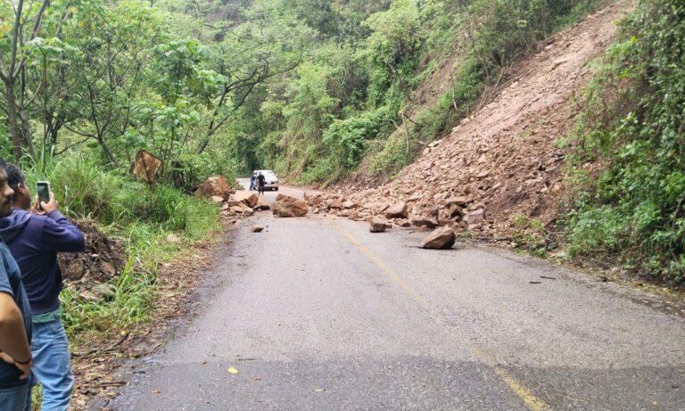 Imagen: Liberan paso a Lolotla tras derrumbe en la carretera México-Tampico