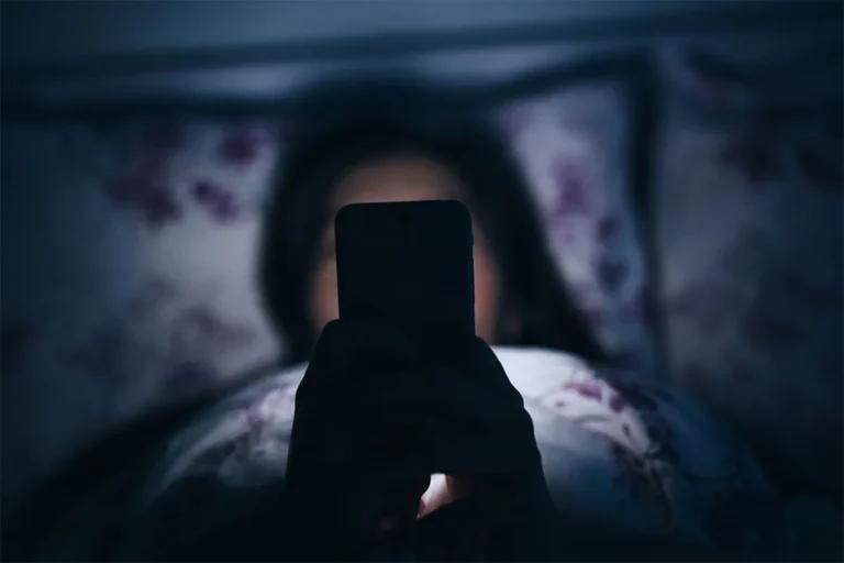 Imagen: ¿Por qué no debes de dormir con tu celular cerca?