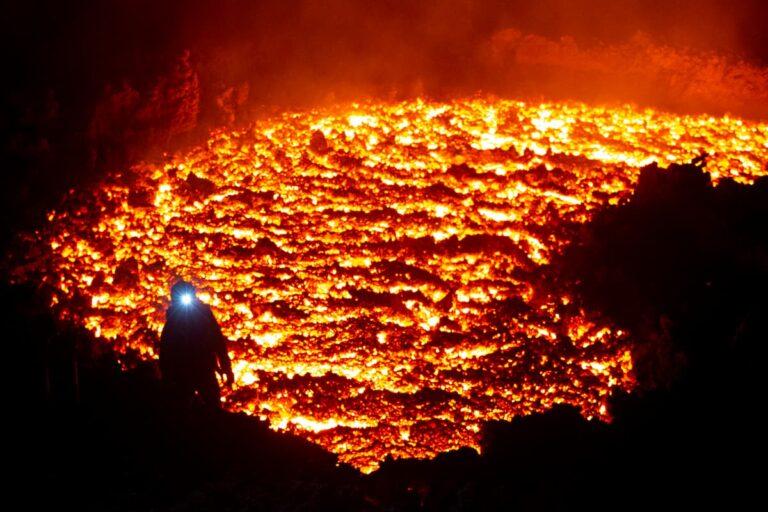 Imagen: Erupción de volcán en el este de Indonesia deja 10 muertos
