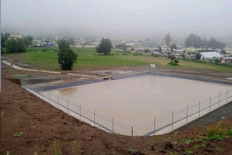 Imagen: En Mineral del Monte, olla de captación de agua está a su máxima capacidad