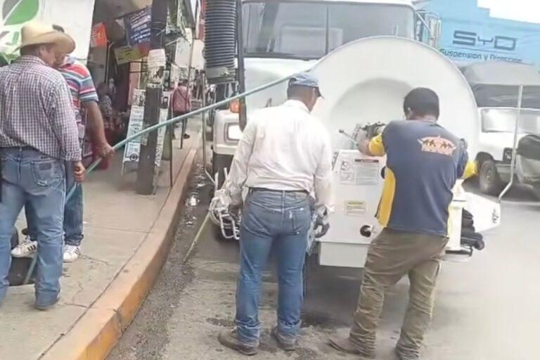Imagen: En Huejutla, desazolvan la red de drenaje del mercado municipal