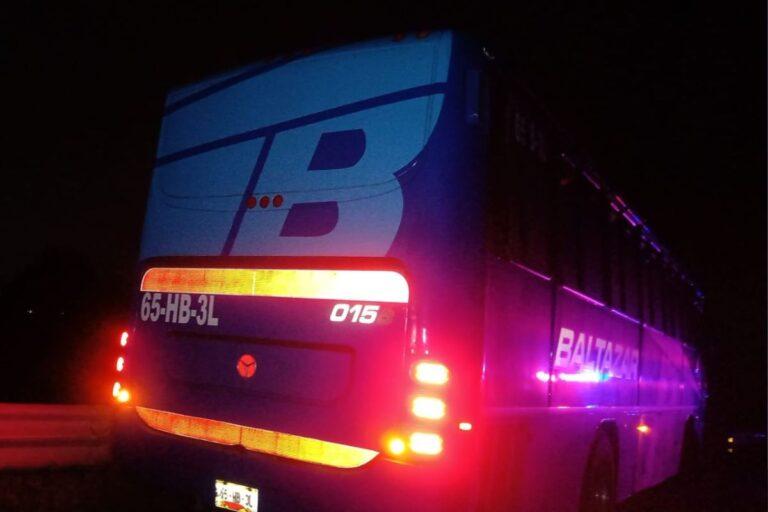 Imagen: Accidente vial: Chocan autobús y camioneta en Hueypoxtla, Estado de México