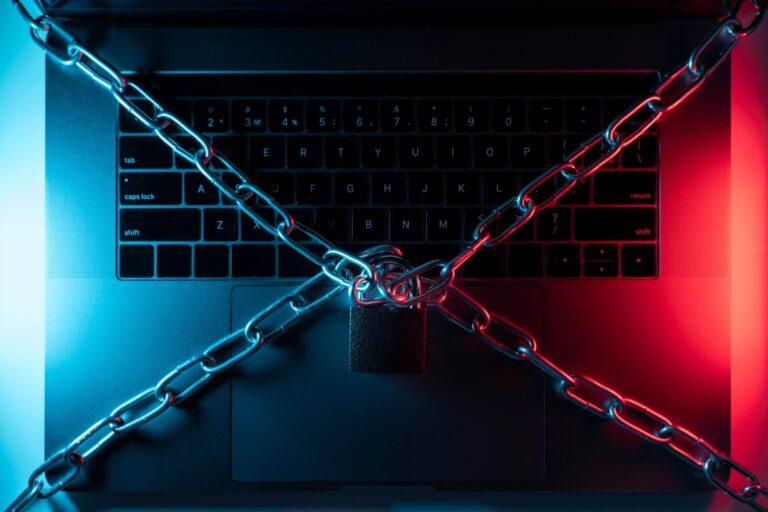 Imagen: Las redes sociales: ¿Conectados o encadenados?
