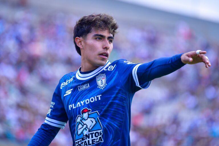 Imagen: Elías Montiel, rumbo al Real Oviedo desde Pachuca