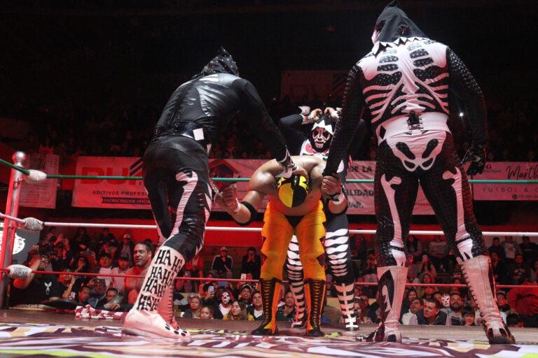 Imagen: Arena Afición se rinde ante la contundente victoria de la Familia Real en lucha de alto voltaje