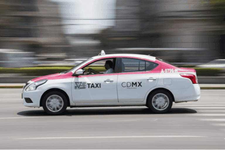 Imagen: Cdmx: Taxi embiste a 4 personas tras conflicto