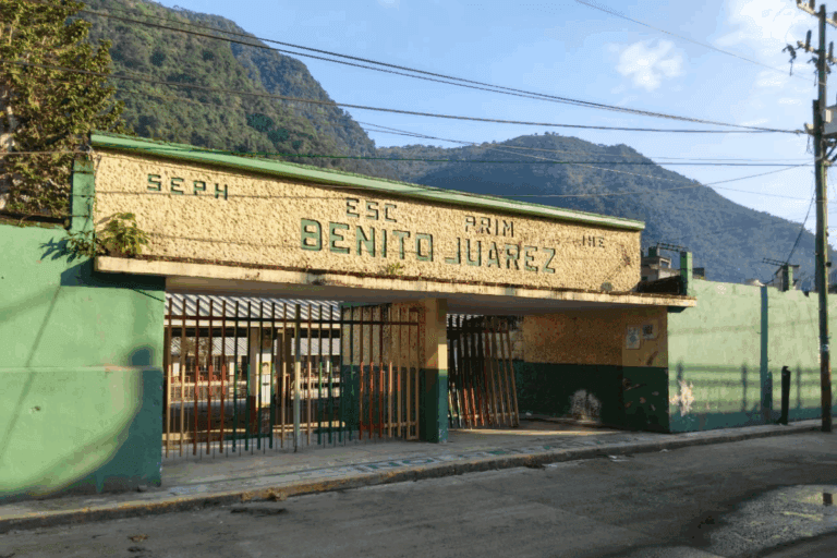 Imagen: Huehuetla: Por este motivo, se detuvieron las labores de saneamiento en la primaria Benito Juárez