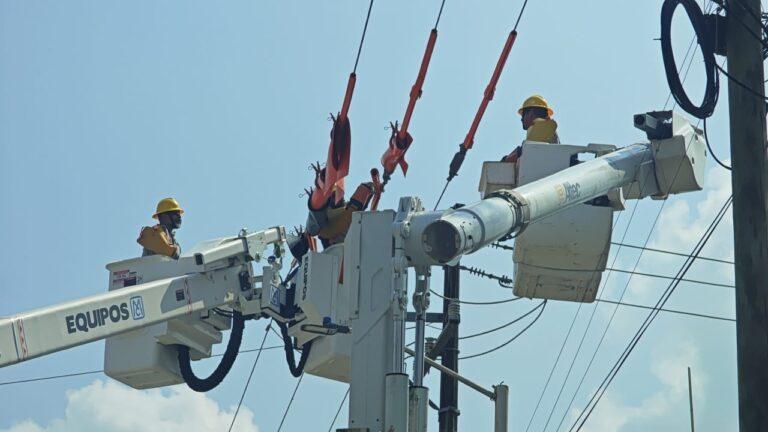 Imagen: CFE dio mantenimiento a infraestructura eléctrica en estas zonas de Huejutla