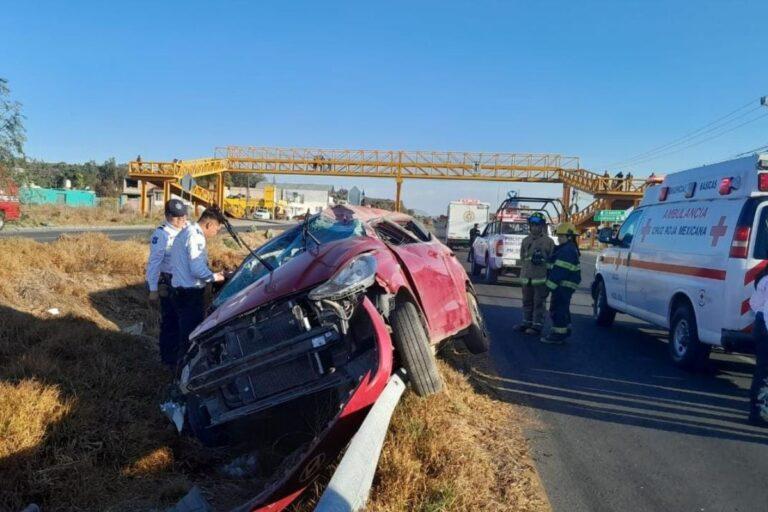 Imagen: Vuelca vehículo en la carretera Pachuca-Sahagún en Epazoyucan