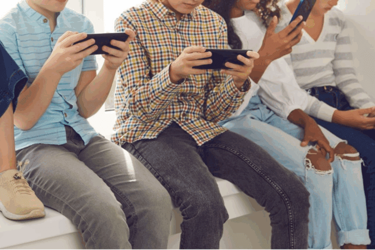 Imagen: Celulares en escuelas: México discute nuevas reglas para estudiantes