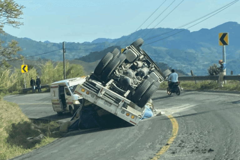 Imagen: Halcones de Tlanchinol alertan por baches en esta carretera