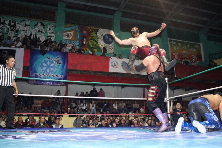Imagen: Arena Afición explota con el regreso del CMLL y la victoria aérea de Máscara Dorada y Komader