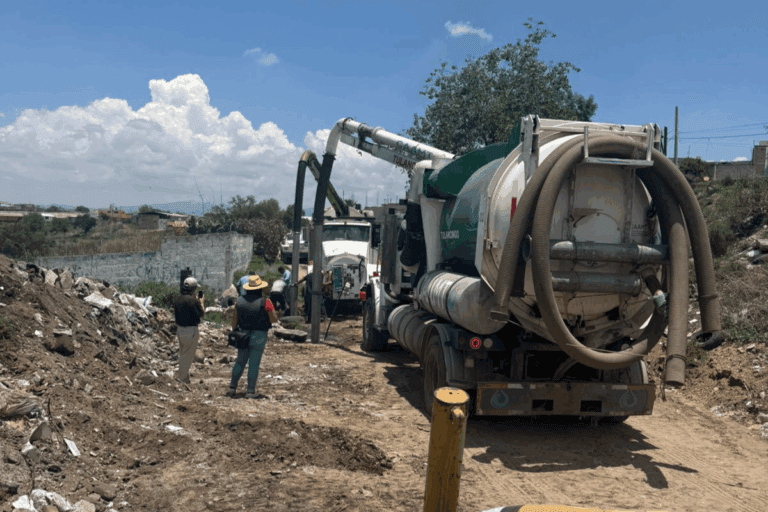 Imagen: Tulancingo: Caamt interviene obstrucción de drenaje sanitario
