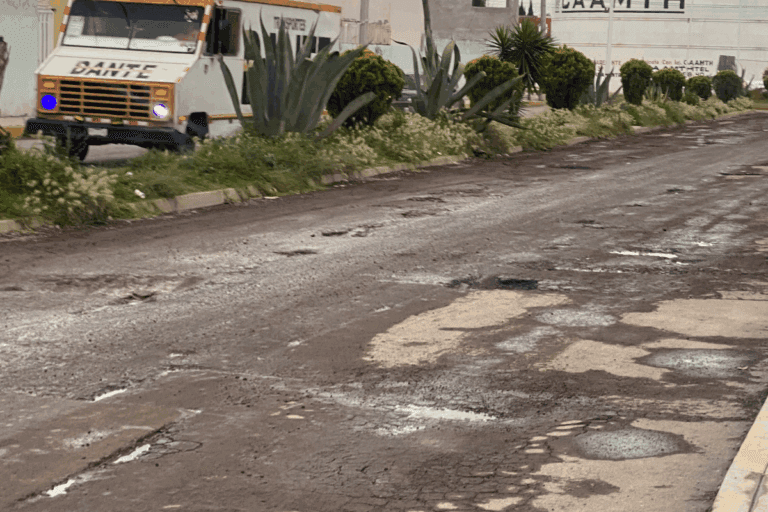 Imagen: Vecinos de Haciendas de Tizayuca señalan deterioro en el bulevar de acceso al fraccionamiento