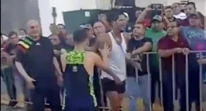 Imagen: Video: gana carrera atlética y el segundo lugar lo noqueó mientras celebraba