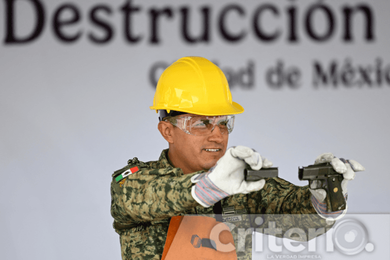 Imagen: Destruyen armas en ceremonia en la Basílica como parte del programa de desarme nacional