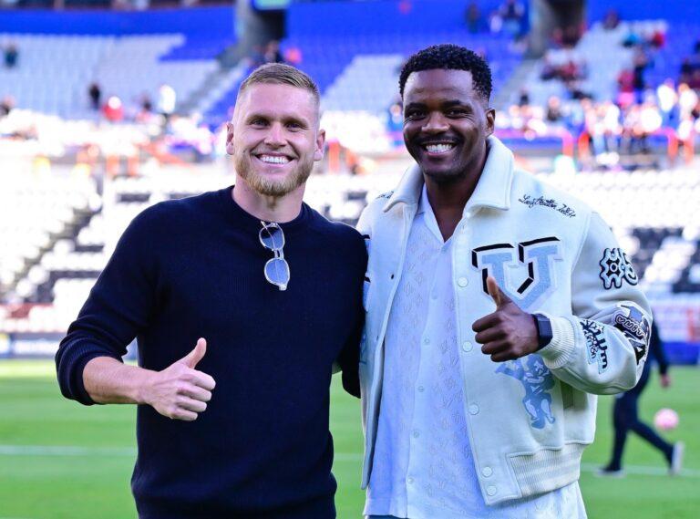 Imagen: Presumen Tuzos a William Carvalho y Alemao en el Hidalgo