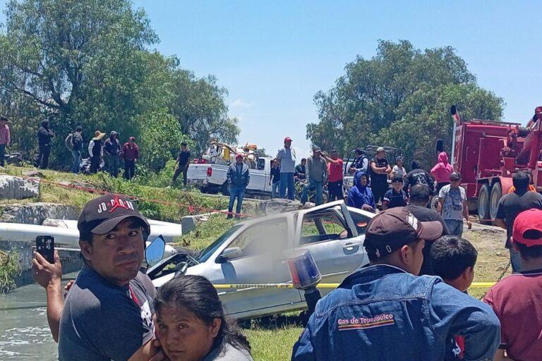 Imagen: Vehículo cae al canal en Tezontepec: mueren dos adultos y un menor está desaparecido