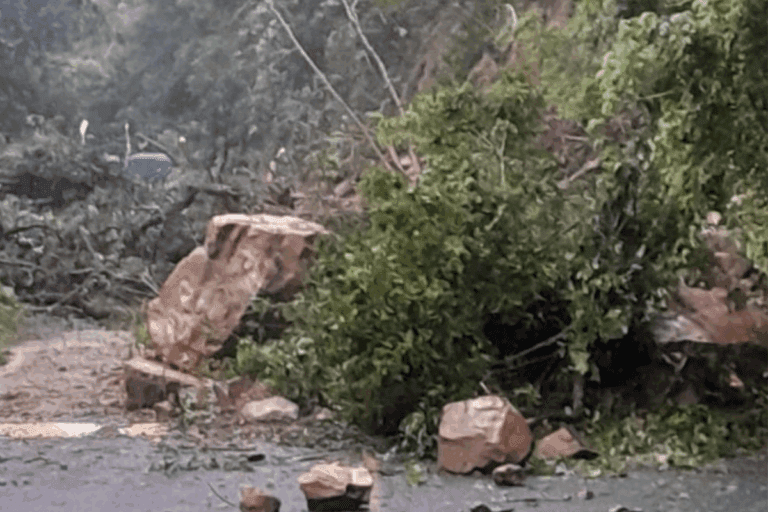 Imagen: Tlanchinol: recomiendan extremar precauciones por derrumbes en la Sierra Alta
