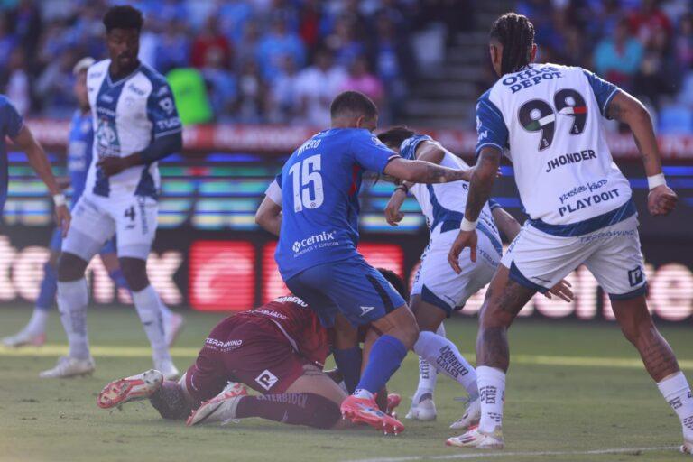 Imagen: Pachuca, hundido por las expulsiones y el VAR en clásico ante Cruz Azul