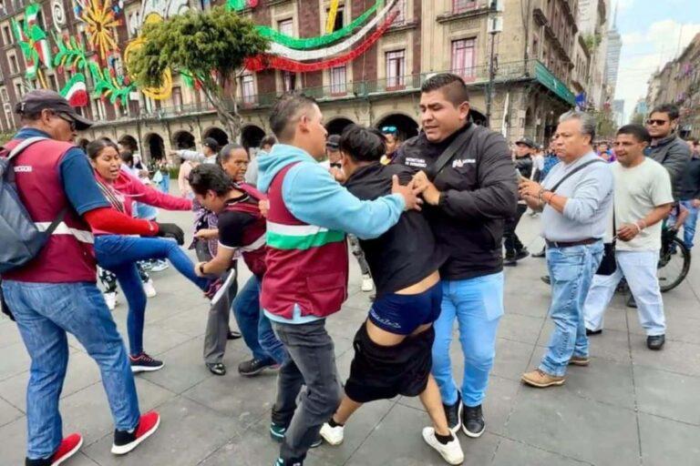 Imagen: Riña en el Zócalo de la Cdmx entre funcionarios y ambulantes previo al Grito