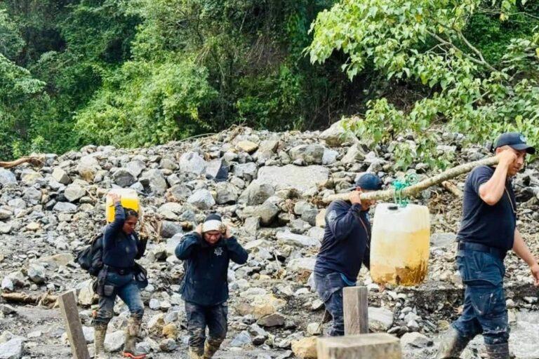 Imagen: Reconocen la labor de los policías en San Bartolo Tutotepec durante la emergencia