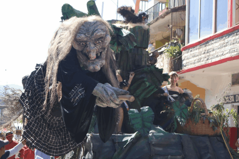 Imagen: Diablos y brujas se apoderan del Carnaval 2026 en Calnali