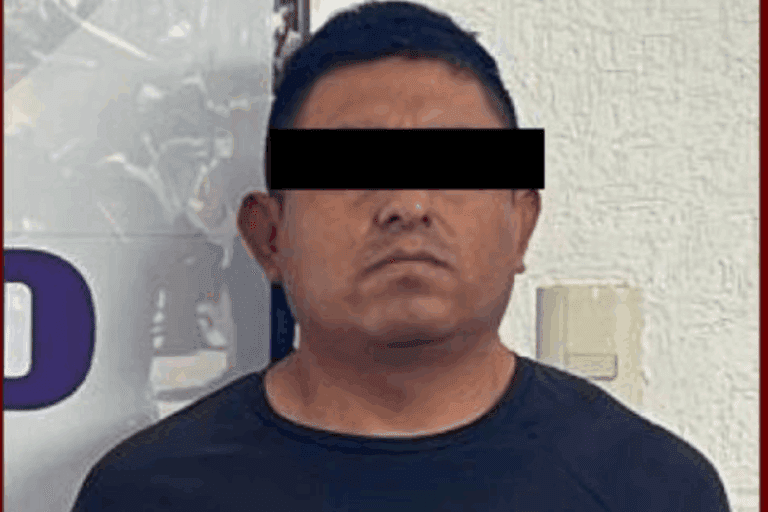 Imagen: Chofer de taxi es detenido en Pachuca, comerciantes lo acusan de varios delitos
