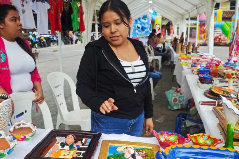 Imagen: Afrontan artesanos de Huejutla regateo y alza en los insumos