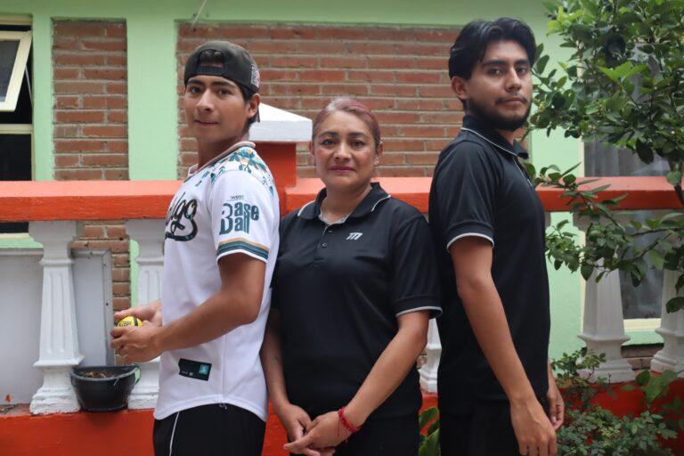 Imagen: Madre, entrenador y seleccionado: la familia que impulsa el beisbol 5 en Hidalgo