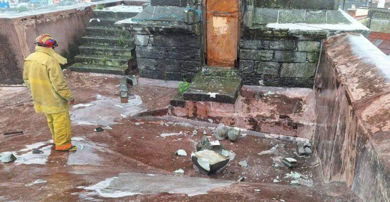 Imagen: Caos por tormentas en Hidalgo: rayo tumba cruz de iglesia y deja lesionados en Atotonilco