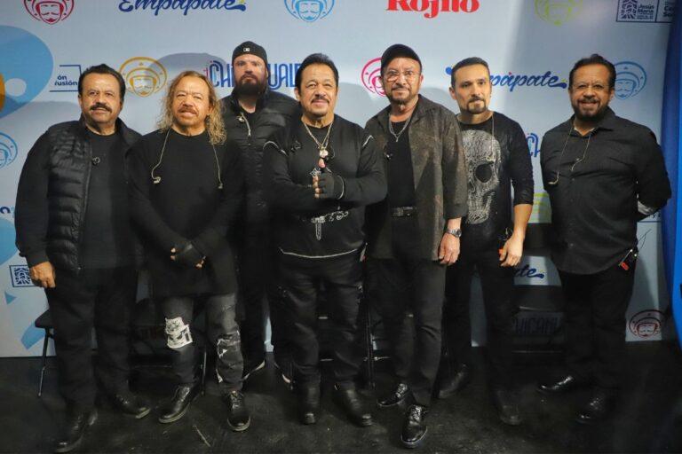Imagen: Ricardo Acosta, vocalista de Los Acosta, expulsa a espectador en concierto de Nueva York