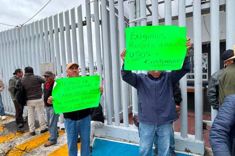 Imagen: Bloqueo en el Congreso de Hidalgo por vecino de Tepeji del Río