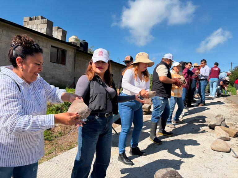 Imagen: Entregan obra de pavimentación en Santa Ana Atzcapotzaltongo en Tepeji