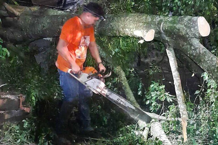 Imagen: Protección Civil Huejutla despeja las vías afectadas por las recientes lluvias