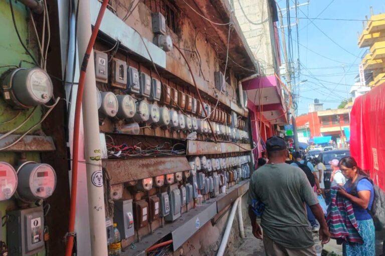 Imagen: Temen cortocircuito al exterior del mercado de Huejutla