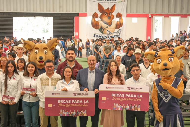 Imagen: Hidalgo: Natividad Castrejón entrega 1,077 Becas para la Transformación en la UPFIM