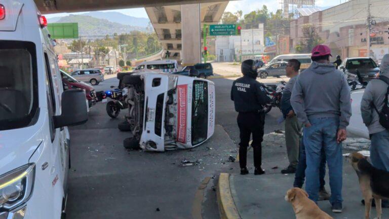 Imagen: Combi protagoniza accidente en bulevar de Mineral de la Reforma; hay múltiples lesionados